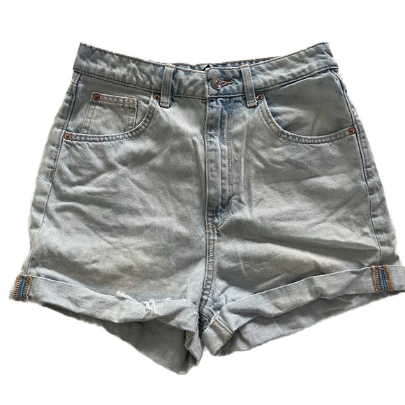 H&M DIVIDED Women’s Light Wash Denim Shorts - Size 6 - Picture 1 of 8